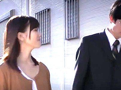 ＜近所のノーブラ奥さん＞「感な可愛いおくさんが・・！」朝ゴミ出ししたら・・鬼畜な男に強引にエロ交尾させられるぞ！