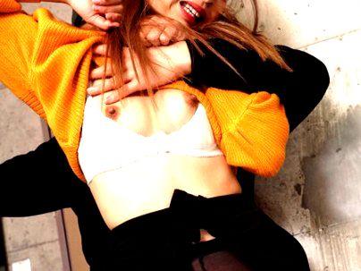 ＜ギャル系女子大生＞「生意気そうだな～ｗＷ！」オラオラオラァ！尾行押し込みレ●プしてやったぞ(無料エロ動画)