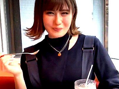 ＜ハメ撮り！＞「かわええぞｗ！」マッチングアプリでゲットしたシロウト女子！ハメ撮りファックしてっゾ(アダルト動画)