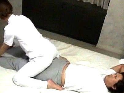 ＜出張整体＞「？？美人だな～！」チ○ポをワレメに押し付けてみるかｗお？自ら腰振りはじめてキタゾ(アダルト動画)