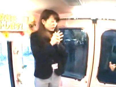 ＜マジックミラー便！＞「え？ない始まるんですか？」フィス街でゲットした美尻美乳OLちゃん！ＭＭ便でｈなことになっとる！！