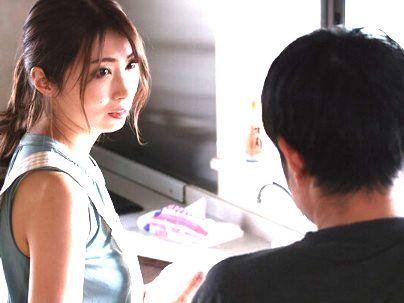 ＜妖艶な人妻！＞「性犯罪防止のためね…♡」まじか？色気半端ない義理のマッマ！俺とやらしてくれた(アダルト動画)