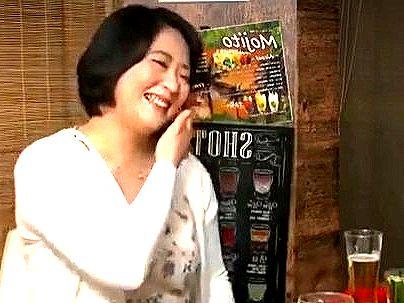＜相席居酒屋！＞「ババア、酔うｗＷ！！」上品な感じのおばさん！誘われて他人棒で浮気不倫行為になるぞ！