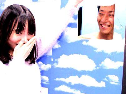 ＜マジックミラー号！＞「はい、ブ～」彼氏のチ○ポはど～れだ？間違えたらもちろん・・・やられるぞ(アダルト動画)