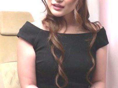 ＜素人美魔女！＞「え？夫がいるので・・・？」上品な感じのセレブ奥さん！頼み込んでエロ行為シチャウゾ(無料エロ動画)