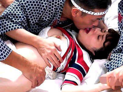 ＜町内会の祭り＞「ヤメテクダサイ…！」優しい感じの可愛い奥さん！祭り男たちに犯されるぞ(無料エロ動画)