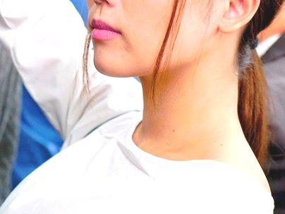 ＜痴漢＞「もうだめなの…！」硬くなった乳首を責める痴漢師！腰が動きだす清楚女がマジで抜けるぞ(無料エロ動画)