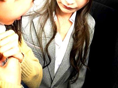 ＜痴●を邪魔するOL＞「え？今度は…？！」正義感OLが今度は餌食に！泣いてもやめない追い打ちピストン！