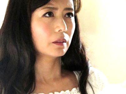 ＜部下に寝取られた＞「ｲﾔ、ヤメテクダサイ…！」上品な感じの美人奥さん！愛する夫がいるのに無理矢理犯される！