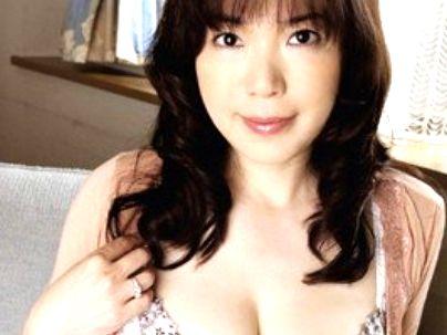 ＜仲田絵理＞「49歳！まじか？」色気半端ない美人奥さん美魔女おばさん！息子チンポで禁断行為に発展シチャウ(アダルト動画)