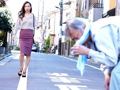 ＜ 不釣り合いな二人＞「好きなの…♡！」じじいにはまったクッソエロい美人奥さん！純愛不倫にどっぷりはまる(無料エロ動画)