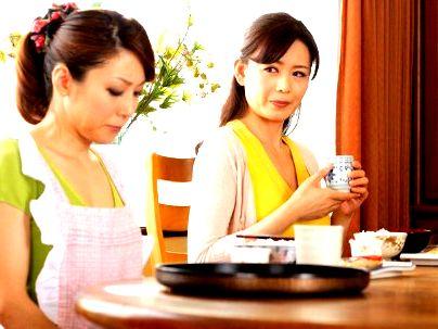 ＜嫁姑レズ調教＞「怖いのババア、！」逆らえない嫁いびり！まさかのレズ行為までさせられるぞ(無料エロ動画)