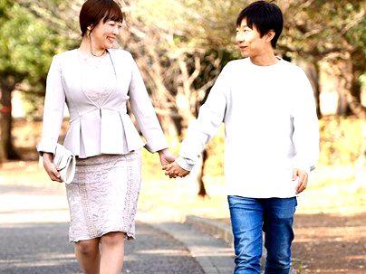 ＜卒業式の後に…！＞「義母からの贈り物よ…♡」ン？デブだな！義母がぽっちゃりボインをプレゼントすっぞ！！