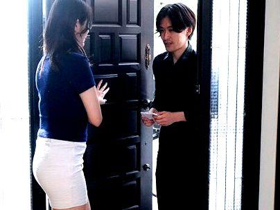 ＜パートナーを裏切り＞「したいの…♡！」子供を保育園に預けている間！お互いが浮気ファックに発展シチャウゾ(無料エロ動画)