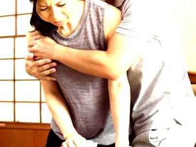 ＜五十路母と子＞「ママ！我慢限界だよ！」上品な感じの奥さんママ！息子と禁断エロ行為に発展シチャウゾ(アダルト動画)