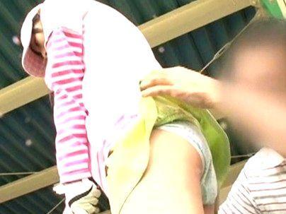 ＜ゴルフ練習場！＞「ヤメテクダサイ…」ボインの可愛い美少女！ゴルフ練習場で強引にやられるぞ(アダルト動画)