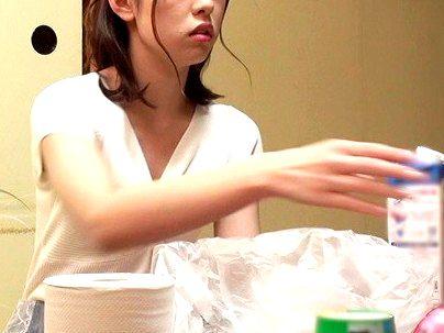 ＜クレーム＞「これ腐ってるわ！」上から目線で文句いう隣の部屋の人妻！むかつくから媚薬レ●プっでもしてやるか、ケケケ・・