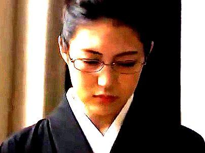 ＜あなたごめんね＞「未亡人が・・！」欲求不満すぎるメガネ熟女！久しぶりのエロ行為で興奮してっゾ(アダルト動画)