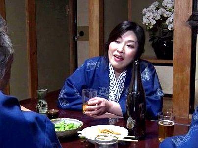 ＜ヘンリー塚本＞「ババア、まわされる！」爆乳のオバサン熟女！慰安旅行でやられ内心よろこんどるぞ(アダルト動画)
