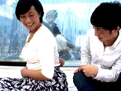 ＜モニタリング＞「私でいいの…♡」おばさん興奮してっゾ！童貞大学生と友達のママがエロ行為シチャウ！(アダルト動画)