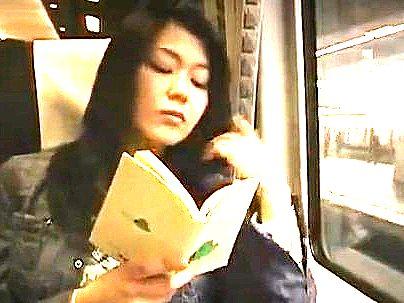 ＜ヘンリー塚本＞「オバサン、本読む！」電車でゲットしたおばさん熟女！エロ交尾楽しんじゃうエロドラマ！