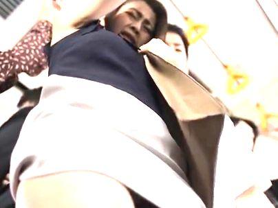 ＜媚薬まみれの指先！＞「え？ダメなの…」美尻極エロ美人おくさんヒトヅマ熟女！痴●されもだえ感じる(無料エロ動画)