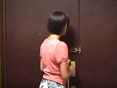 ＜夫の上司＞「あなた、いってらっしゃーい…♡！」幸せイッパイの奥さん！しかし夫の上司に犯されてしまうぞ(アダルト動画)
