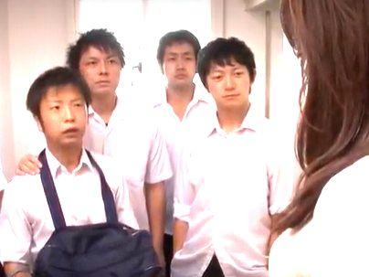 ＜輪●された母＞「もうやめなさい・・！」息子いじめる悪ガキたちに・・美人奥さんママまでヤラレマクリ(無料エロ動画)