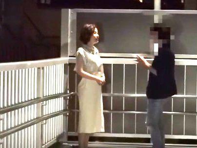 ＜マジックミラー号＞「三十路、レス、興奮ｗＷ！」上品な感じの美人奥さん！MM号で他人棒でネトラレｓｅｘに(無料エロ動画)