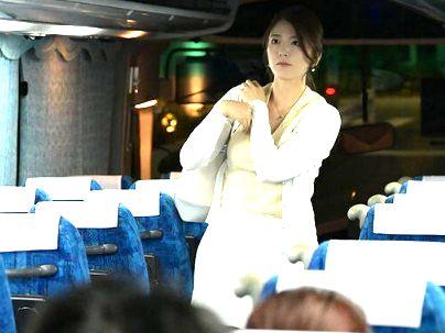 ＜夜行バス＞「バカな女だ！」夫の元へと向かう健気な人妻！隣の青年にヤラレマクリになっちゃうゾ！(アダルト動画)