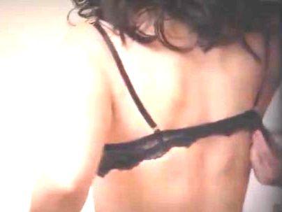 ＜義母＞「ババア、エッロイｗＷ！」艶やかな肉体に誘われて…我慢できずに手を出しちゃう禁断行為(無料エロ動画)