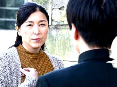 ＜熟母＞「ババア、性処理にｗＷ！」惨めな息子を放っておけなくてシコシコしたら・・その後性処理にされたママ！