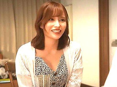 ＜恩師と2年ぶりに再会＞「先生！久しぶり…」色気ムンムン極エロ美女！元先生と一夜限りの関係に発展シチャウ(無料エロ動画)