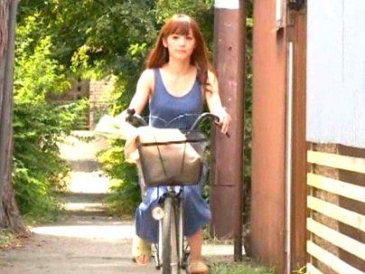 ＜隣の老人！＞「スゴイノ…♡」美人で綺麗な奥さん！まさかのジジイチンポでデキてしまったぞ(アダルト動画)