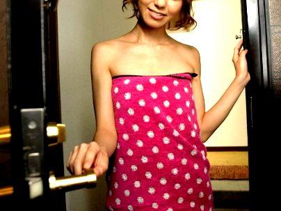 ＜隣のお姉さん＞「ｈしたいの…♡！」隣人の美女お姉さん！誘惑してくるからエロ行為発展シチャウゾ(無料エロ動画)
