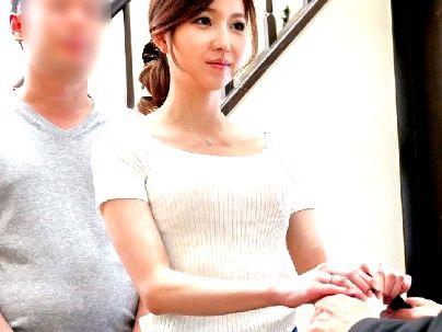 ＜母と息子＞「ｈしたいの…♡！」上品な感じの美人奥さん！父が出かけて2秒で近親相姦発展しちゃう(無料エロ動画)