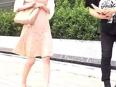 ＜人妻ナンパ！＞「え？コレからですか？」上品な感じの奥さん！口説かれて余裕で股開いて浮氣交尾シチャウゾ(無料エロ動画)