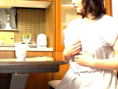 ＜卑猥過ぎる巨乳！＞「ダメなの…こんなこと…」性欲高めの美人おばさん義母！娘婿に狙われ禁断セックス発展シチャウゾ！