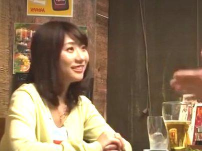 ＜相席居酒屋＞「35歳ゲット！！」性欲高めの美魔女おばさんゲット！誘ってエロ交尾楽しんじゃうぞ(アダルト動画)