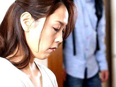 ＜熟母！＞「禁断の肉欲に堕ちる！」清楚系美人奥さん！息子とマサカの禁断交尾おっぱじめとる(アダルト動画)