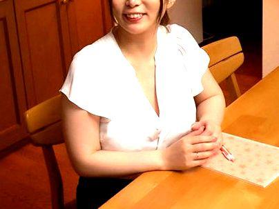 ＜リアル性教育＞「ママが教えてあげる…♡！」グラマラスエロい体ママ！禁断エロ交尾教えちゃうぞ(アダルト動画)