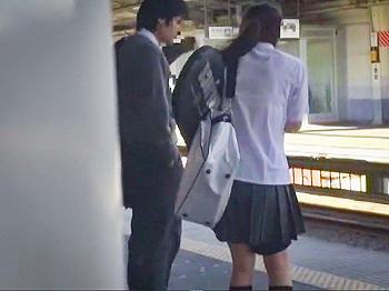 【潮吹きレイプ】電車内でイキ潮おしっこぶっしゃーーー！！鬼手マンでまんこガードがぶっ壊れた美少女が屈辱の痙攣ガチイキ！