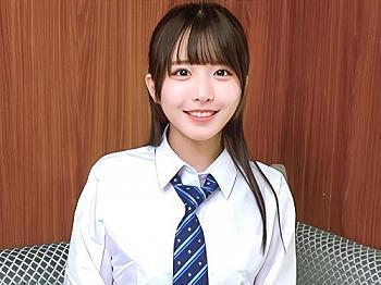 【素人ナンパ】絶対声を出しちゃダメな痴漢我慢する企画で制服ボタン外され美尻を揉まれたロリ美少女JKがフェラしたら口内射精