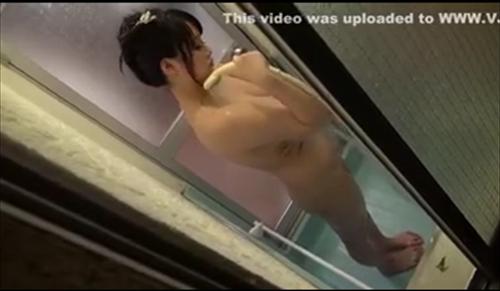 欲求不満な中年親父がエッチな眼差しを向けながらオナニー。