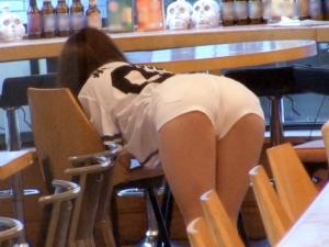 【看板娘】スポーツバーで誰もが気になる巨乳お姉さん♡店内でアグレッシブすぎるハードFUCKが繰り広げられるｗｗ