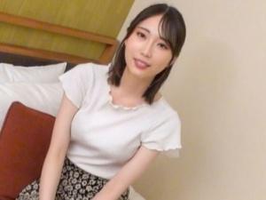 【素人ナンパ】「なんか出そう…うぐぐ！！」指ズボオナニーで下品に潮吹き！！見た目に反しでド変態だったスレンダー娘ｗｗ