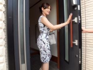 【人妻ナンパ】セックスレスに悩むアラフォー主婦が久々のメス化！！3Pでフェラ抜きごっくん→中出しまでされちゃうハメ外し