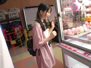 【素人ナンパ】あどけなさ残る「3年生」を捕獲！！インタビューと称してホテルに連れ込むと真っ白な美乳ボディをいただきます！！