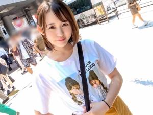 【素人ナンパ】アイドル顔負けの美少女を緊急捕獲！！あどけない表情が男心をくすぐる素人娘のパイパン美乳ボディを独占！！