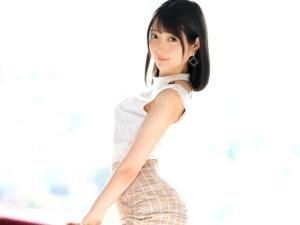 【素人】色白美肌がソソりまくる29歳銀行員♡誰もが羨むスレンダー美乳＆美尻お姉さんのパイパン美オマ●コを…